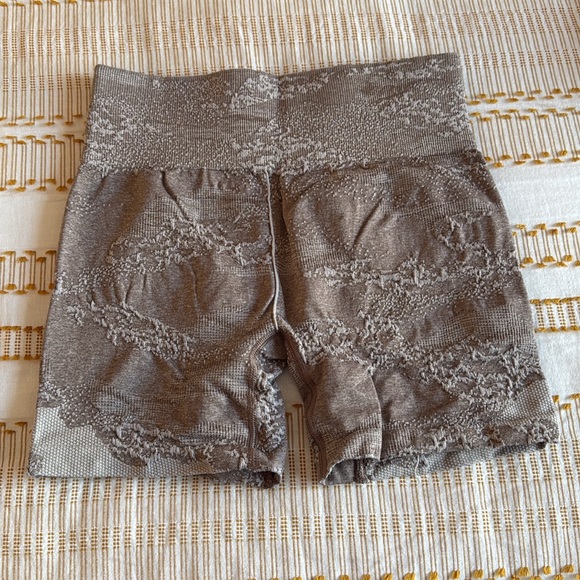 GYMSHARK shorts - Picture 2 of 2